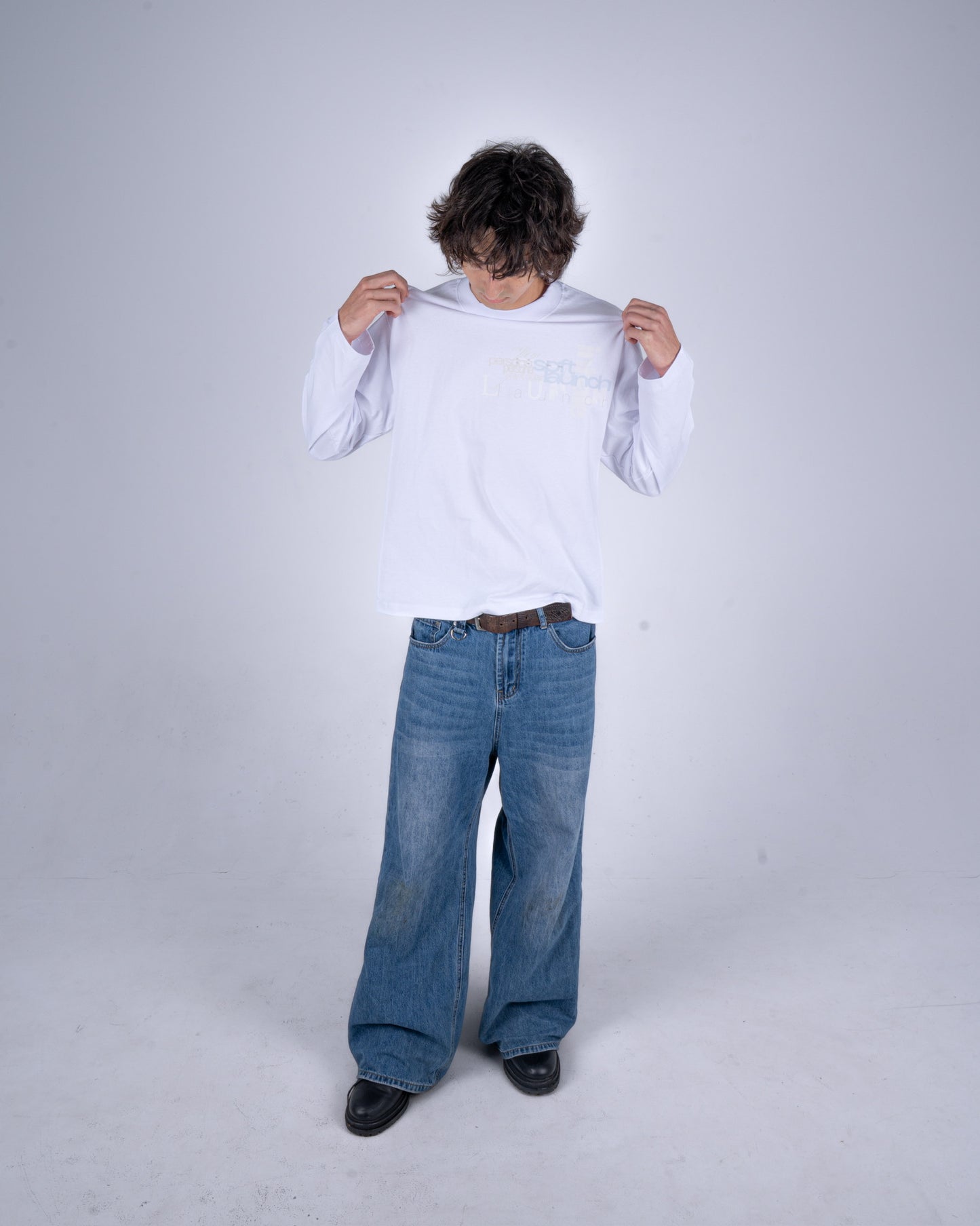 "soft launch" 1.0 Oversized White Long Sleeve