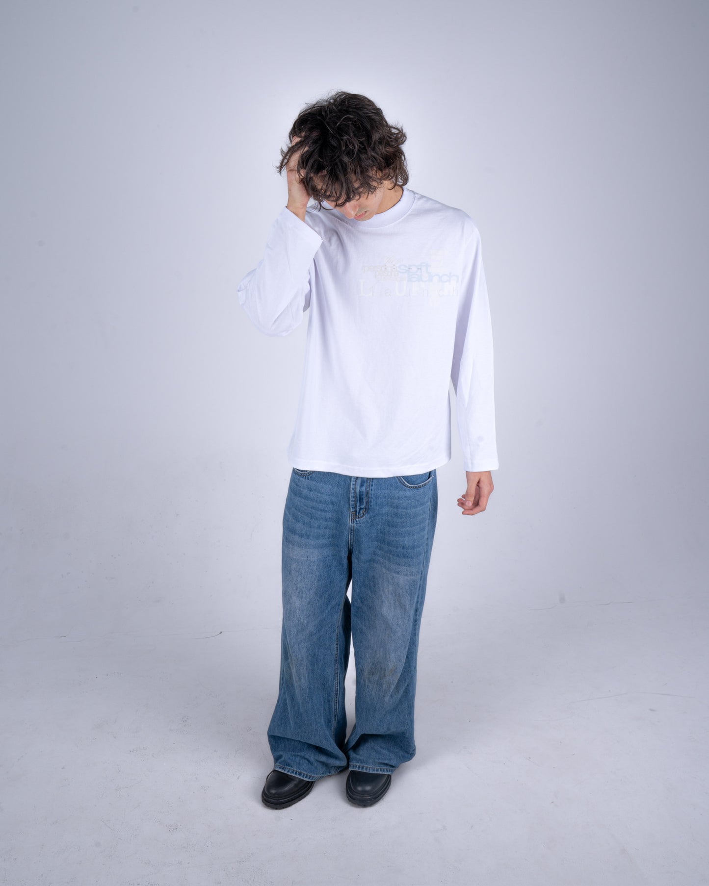 "soft launch" 1.0 Oversized White Long Sleeve